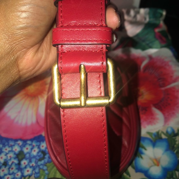 Gucci Red Matelassé Leather GG Marmont Belt Bag - Picture 13 of 16
